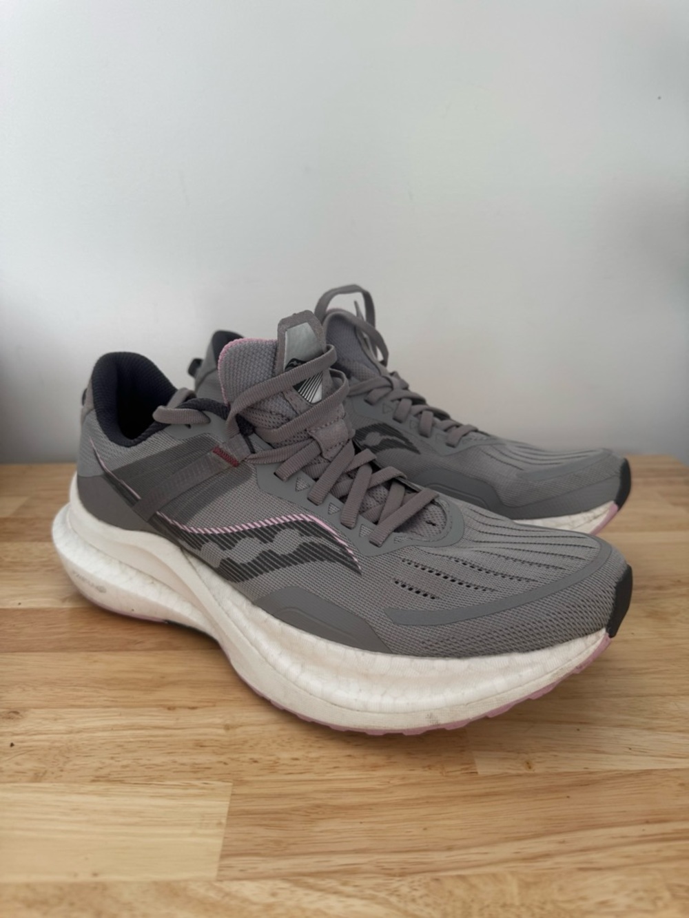 Saucony Tempus 1 (Men's 9.5/ Women's 11)